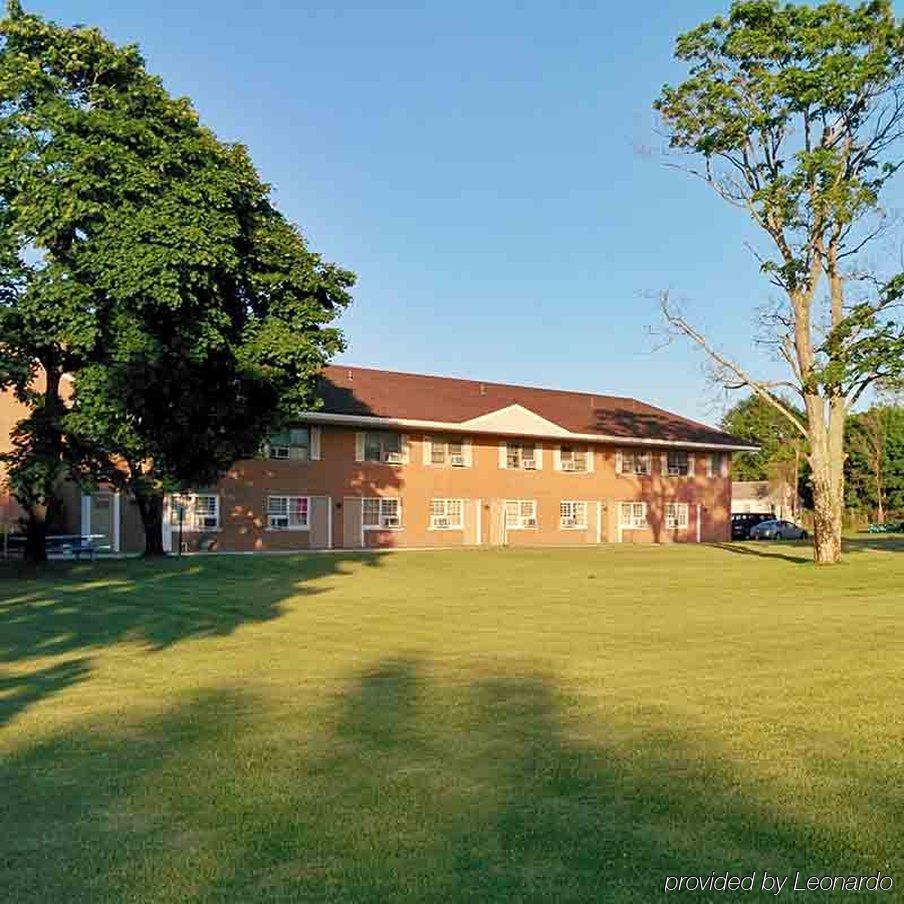 Budget Host East End Hotel In Riverhead Exterior foto
