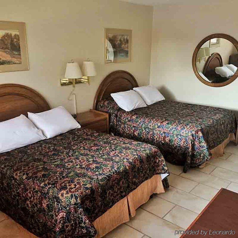 Budget Host East End Hotel In Riverhead Exterior foto