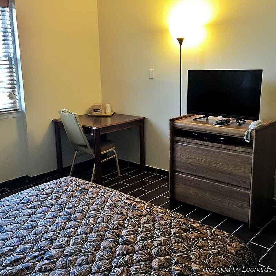 Budget Host East End Hotel In Riverhead Exterior foto